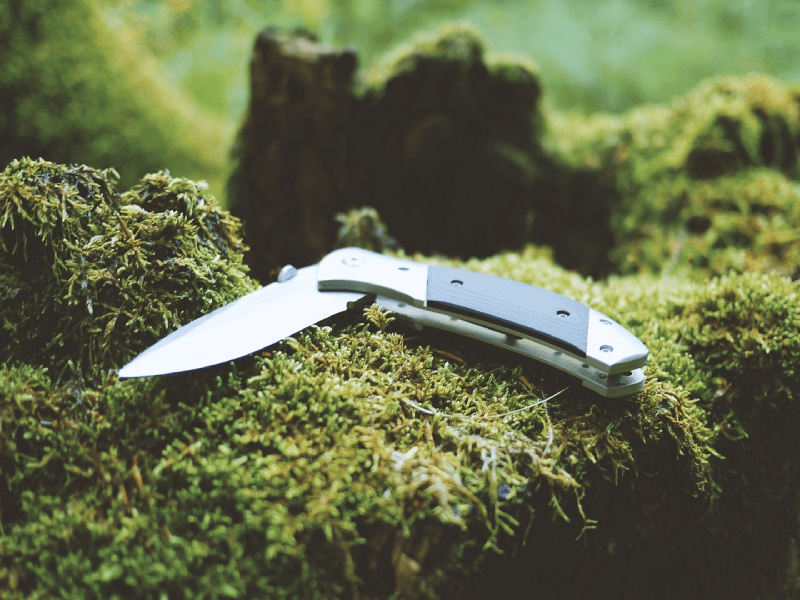 Holding the Pocket Knife